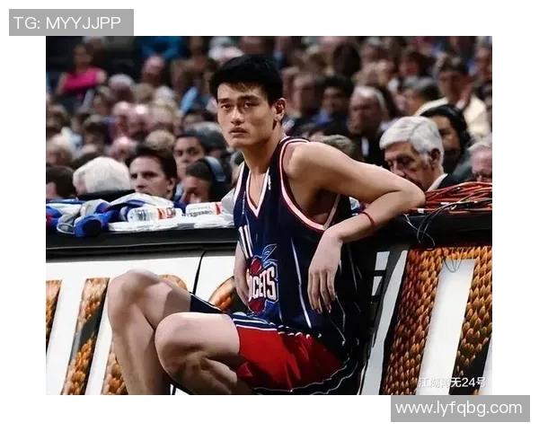 姚明在篮球场上完胜浓眉展现传奇实力引发球迷热议 姚明在篮球场上完胜浓眉展现传奇实力引发球迷热议