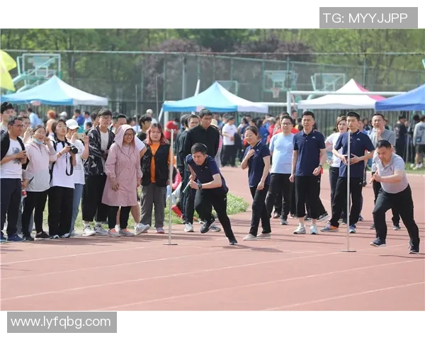 足球明星转型当体育老师传授运动精神与技能的精彩故事 足球明星转型当体育老师传授运动精神与技能的精彩故事