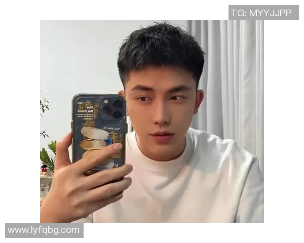 颈部纹身彰显个性魅力的足球明星们的独特风采与故事 颈部纹身彰显个性魅力的足球明星们的独特风采与故事