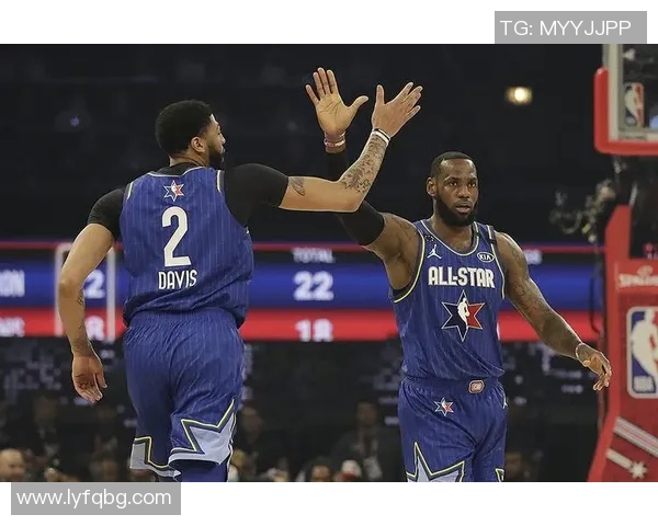 篮球全明星赛场上的压迫感与激情瞬间展现的震撼视觉盛宴