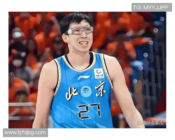 周奇打篮球明星的成长之路与赛场风采揭秘 周奇打篮球明星的成长之路与赛场风采揭秘